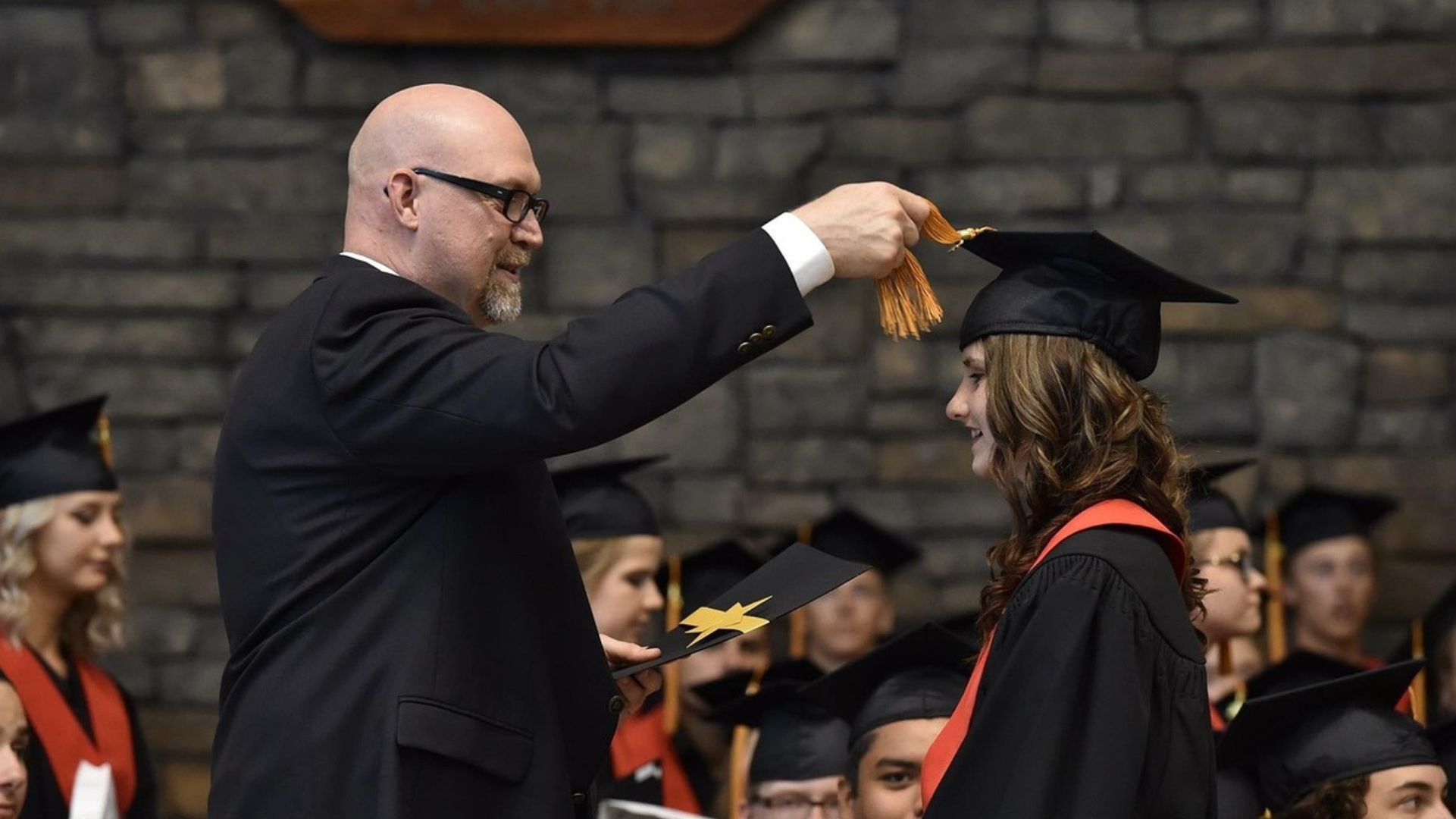 Mantén el brillo: Cuando las historias iluminan nuevos caminos